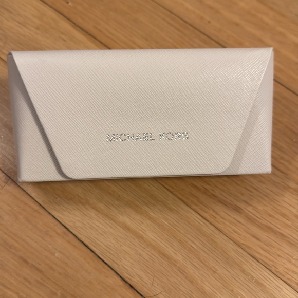 New Michael kors ADRIANNA light pink Round Sunglasses - Picture 6 of 9